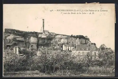 AK Rochecorbon, La Falaise et la Lanterne vues des Bords de la Loire