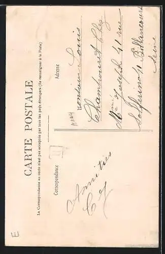 AK Saint-Patrice, Ruines de Vouvrions, ancien château féodal du XIIe siècle avec le portrait des concierges