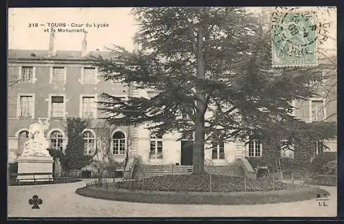 AK Tours, Cour du Lycée et le Monument