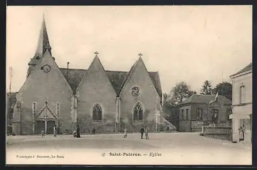 AK Saint-Paterne, Église et place animée