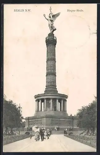 AK Berlin-Tiergarten, Siegessäule mit Spaziergängern