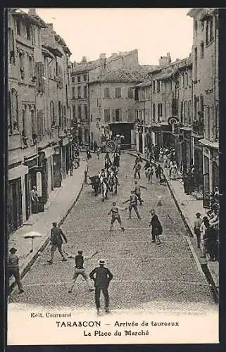 AK Tarascon, Arrivée de taureaux, la place du marché