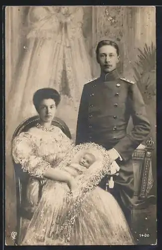 AK Kronprinz Wilhelm von Preussen mit seiner Gattin und Kind