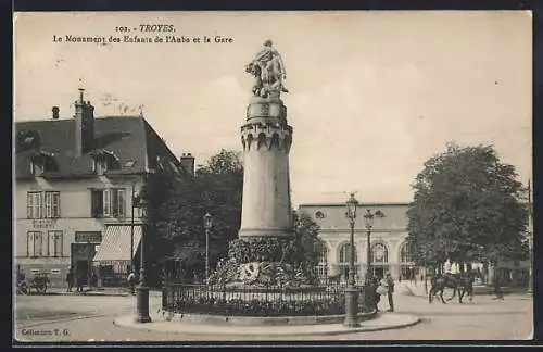 AK Troyes, Blick zum Bahnhof mit Denkmal, Le Monument des Enfants de l'Aube et la Gare