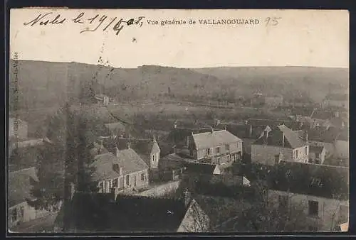 AK Vallangoujard, Vue générale du village et des collines environnantes