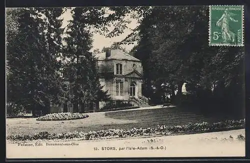 AK Stors, Élégante maison entourée de jardins verdoyants