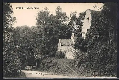 AK Stors, Vieille Ferme entourée de forêt verdoyante