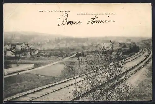 AK Mériel, Panorama avec voie ferrée et village en arrière-plan