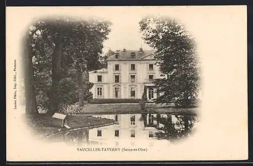 AK Vaucelles-Taverny, Vue du manoir et reflet dans le lac