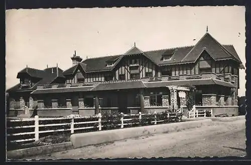 AK Bezons, Vue de l`orphelinat La Sauvegarde des Petits et la route adjacente