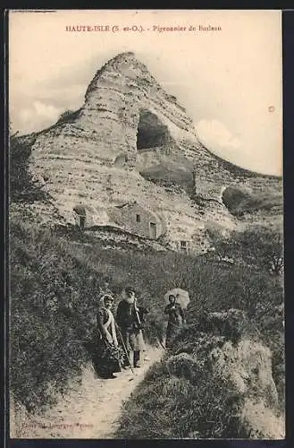 AK Haute-Isle, Pigeonnier de Bouleau et promeneurs sur le sentier