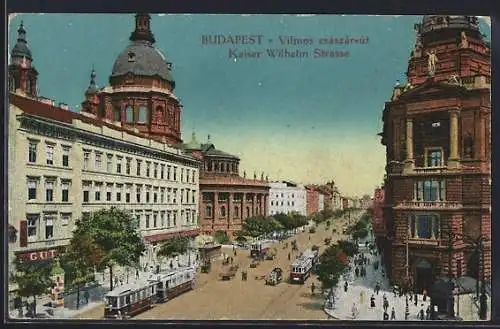 AK Budapest, Vilmos császár-út, Partie in der Kaiser Wilhelm Strasse mit Strassenbahnen und Passanten