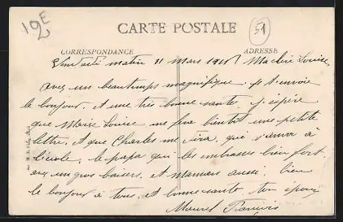 AK Fismes, la rue de la Huchette, la boulangerie, la teinturerie, des gens posent dans la rue