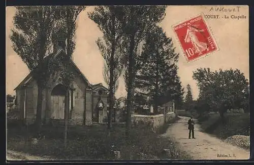 AK Aincourt, La Chapelle et chemin bordé d`arbres