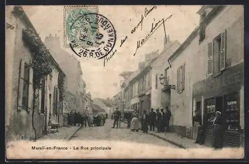 AK Mareil-en-France, La Rue principale avec des habitants et bâtiments historiques