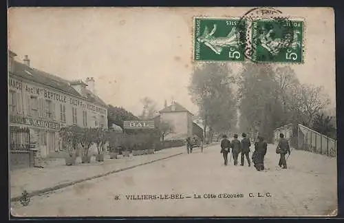 AK Villiers-le-Bel, La Côte d`Ecouen avec passants et enseignes de commerces
