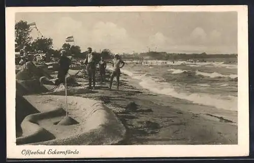 AK Eckernförde, Strandpartie mit Badegästen und Sandburgen