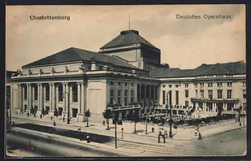 AK Berlin-Charlottenburg, Deutsches Opernhaus mit Strassenpartie, Bahngleisen und Passanten