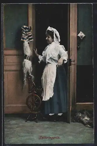 AK Lothringerin in Tracht am Spinnrad