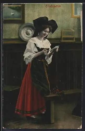 AK Elsässerin in elsass-lothringischer Tracht liest eine Brief