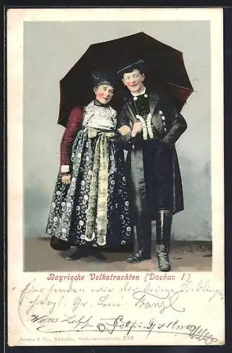 AK Dachau, Bayrische Volkstrachten, Paar in Tracht unter dem Schirm