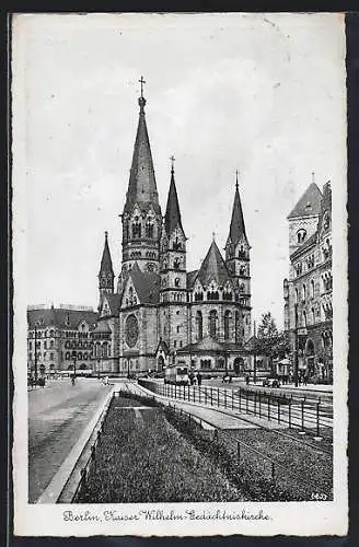 AK Berlin, Kaiser Wilhelm-Gedächtniskirche mit Strassenbahn