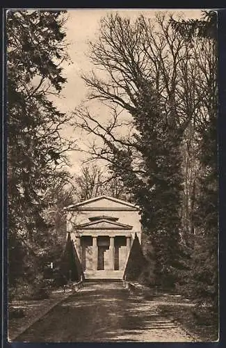 AK Berlin-Charlottenburg, Blick zum Mausoleum am Schloss