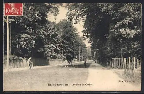 AK Saint-Gratien, Avenue de Catinat avec cyclistes et promeneurs