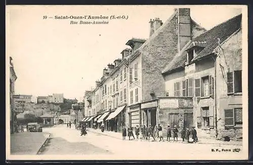 AK Saint-Ouen-l`Aumône, Rue Basse-Aunôme avec passants et bâtiments historiques