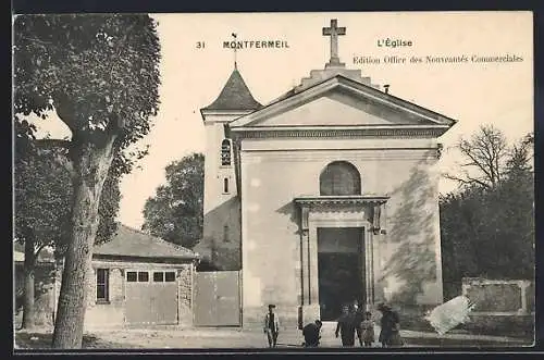 AK Montfermeil, L`Église et scène de rue animée