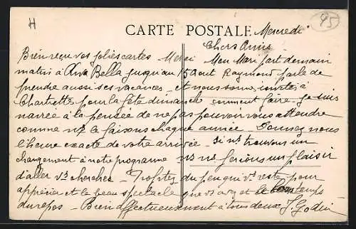 AK Montmagny, Salle des Fêtes avec des gens rassemblés devant l`entrée