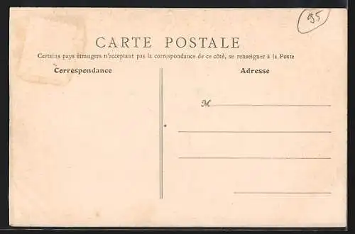 AK Montmorency, Fontaine Renée et passants devant la fontaine