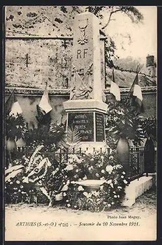 AK Arthies, Monument aux morts décoré pour le souvenir du 20 novembre 1921