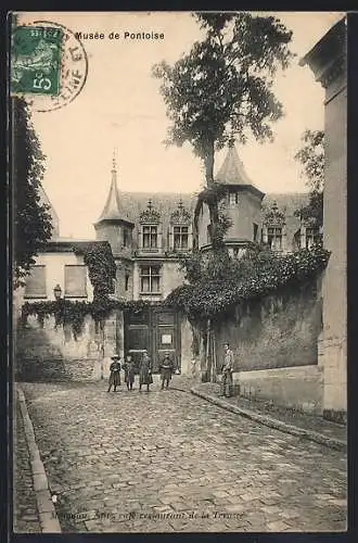 AK Pontoise, Musée de Pontoise et rue pittoresque avec enfants jouant