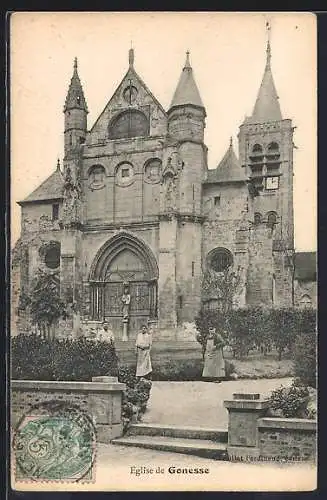 AK Gonesse, Église de Gonesse avec promeneurs au premier plan