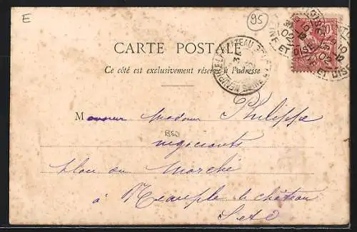 AK Saint-Ouen-l`Aumône, Vue sur la Place de la Mairie avec passants et bâtiments adjacents