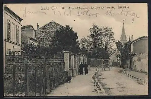 AK Argenteuil, La Rue de Paradis avec passants et calèche
