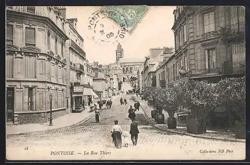 AK Pontoise, La Rue Thiers avec vue sur l`église en arrière-plan