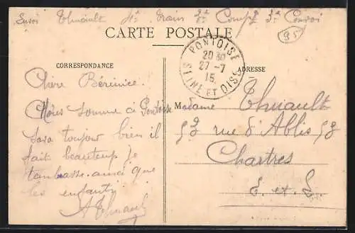 AK Pontoise, Rue Thiers avec vue sur la cathédrale et passants élégants