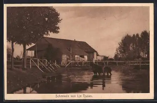 AK Lje Tjusan, Blick zur Schmiede