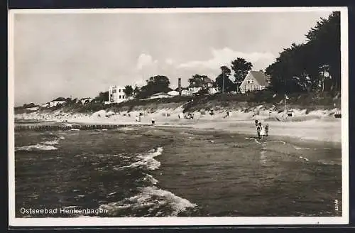 AK Henkenhagen, Blick von der See auf Strand und Villen