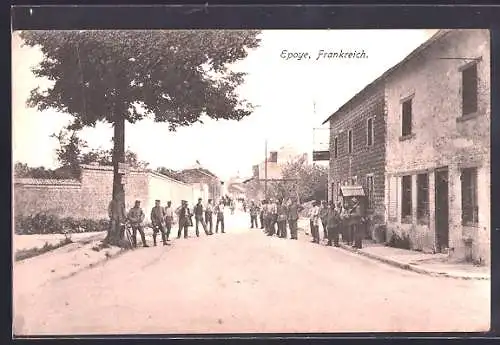 AK Epoye, Entrée du village