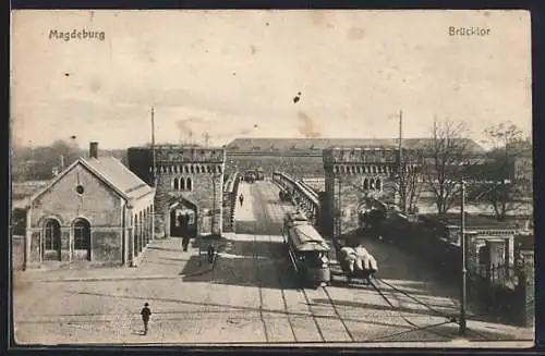 AK Magdeburg, Brücktor mit Strassenbahnen