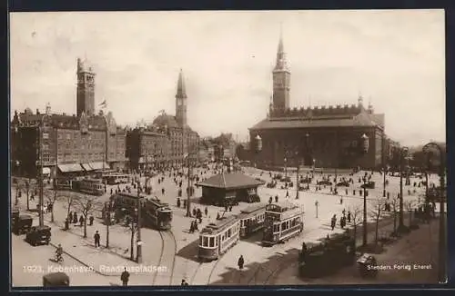 AK Kopenhagen, Rathausplatz mit Strassenbahnen aus der Vogelschau