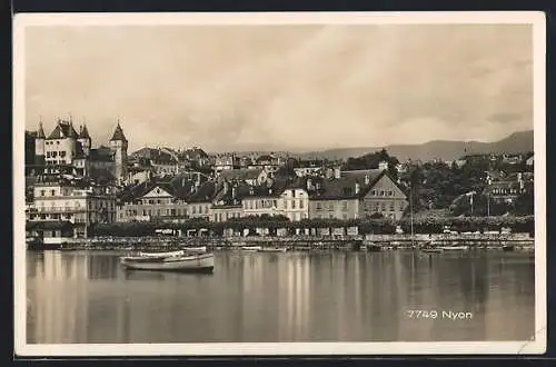AK Nyon, Partie am See mit Ortsansicht