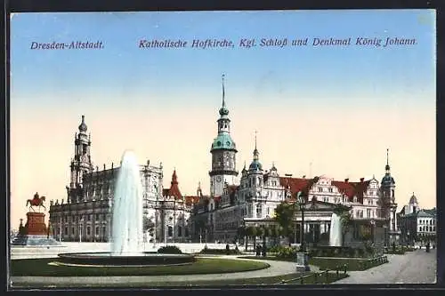 AK Dresden, Kath. Hofkirche und Königl. Schloss mit Springbrunnen und Denkmal König Johann
