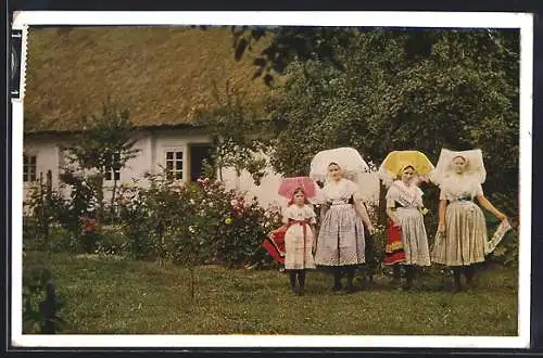 AK Frauen und Kind in Spreewaldtrachten im Garten