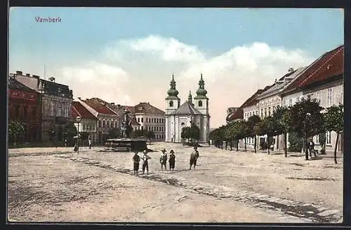 AK Vamberk, Ortspartie mit Brunnen und Kirche
