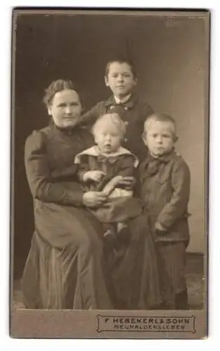 Fotografie F. Hebekerl & Sohn, Neuhaldensleben, Familienportrait