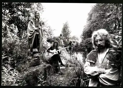 Fotografie Colin Davey, London, renaissance Rock Band Gryphon mit allen Mitglieder, Grossformat 31 x 20cm